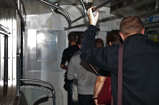 St. Petersburg metro passengers evacuated amid power blackout