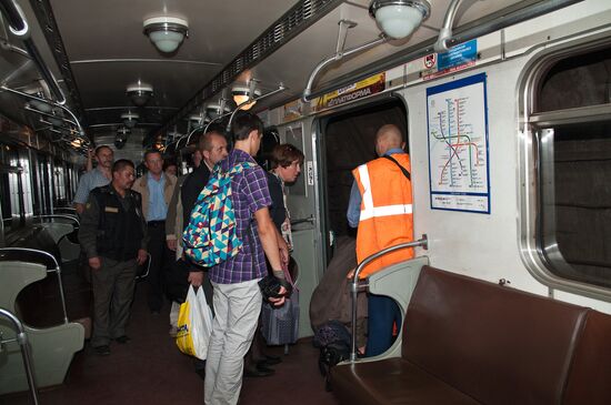 St. Petersburg metro passengers evacuated amid power blackout