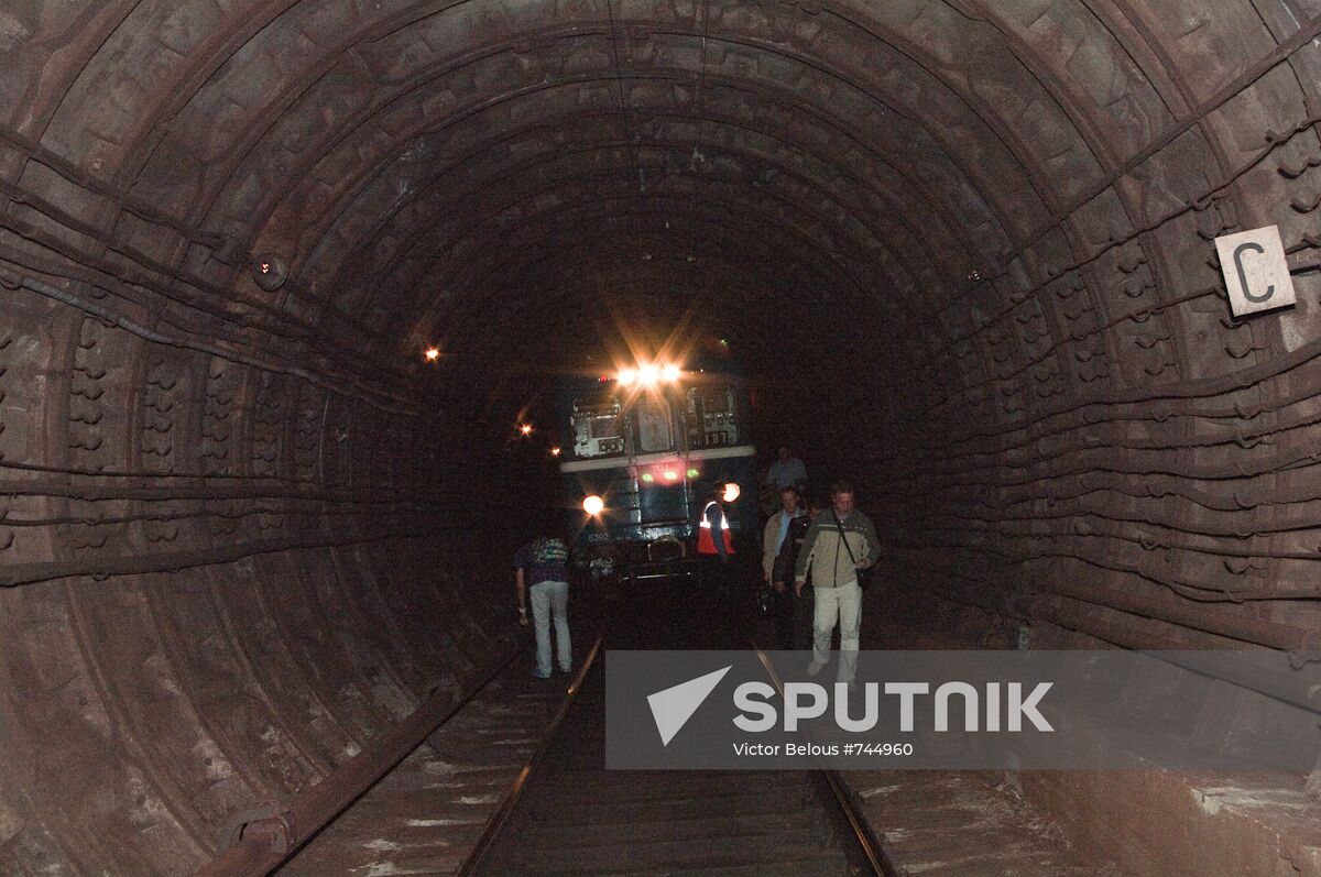 St. Petersburg metro passengers evacuated amid power blackout
