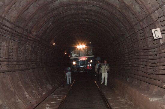 St. Petersburg metro passengers evacuated amid power blackout