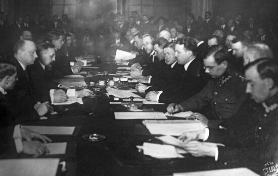 Signing Russian-Polish Treaty