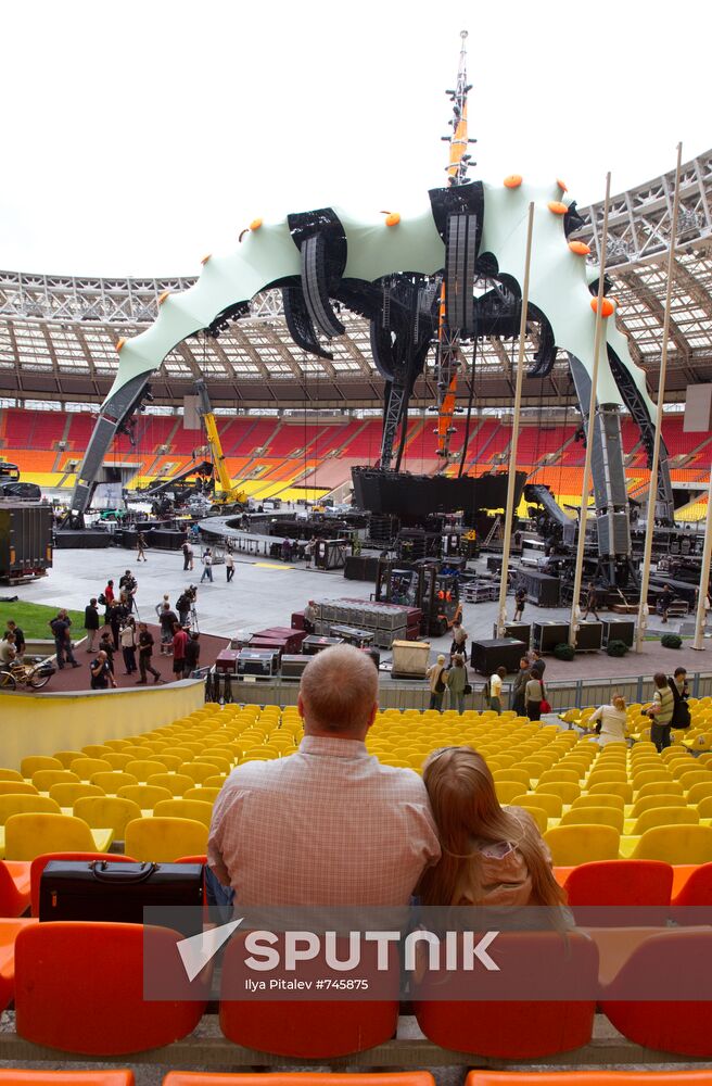 Installing scene for U2 concert