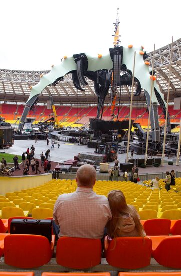 Installing scene for U2 concert