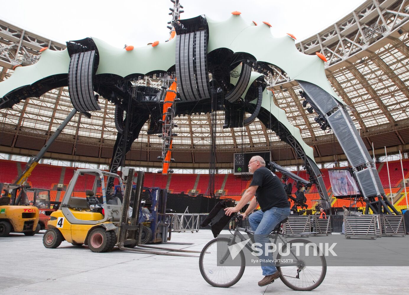 Installing scene for U2 concert