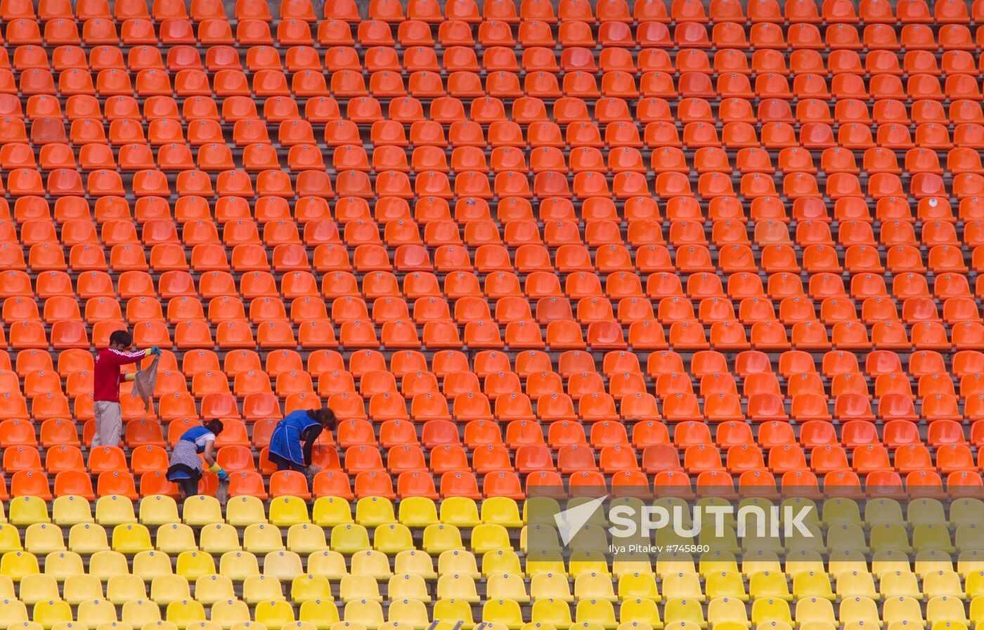 Preparing for U2 concert at Luzhniki