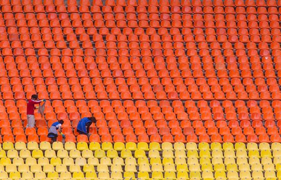 Preparing for U2 concert at Luzhniki