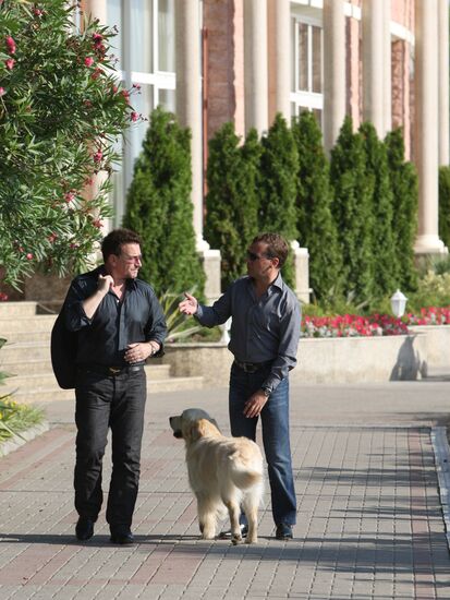 Dmitry Medvedev meets Bono