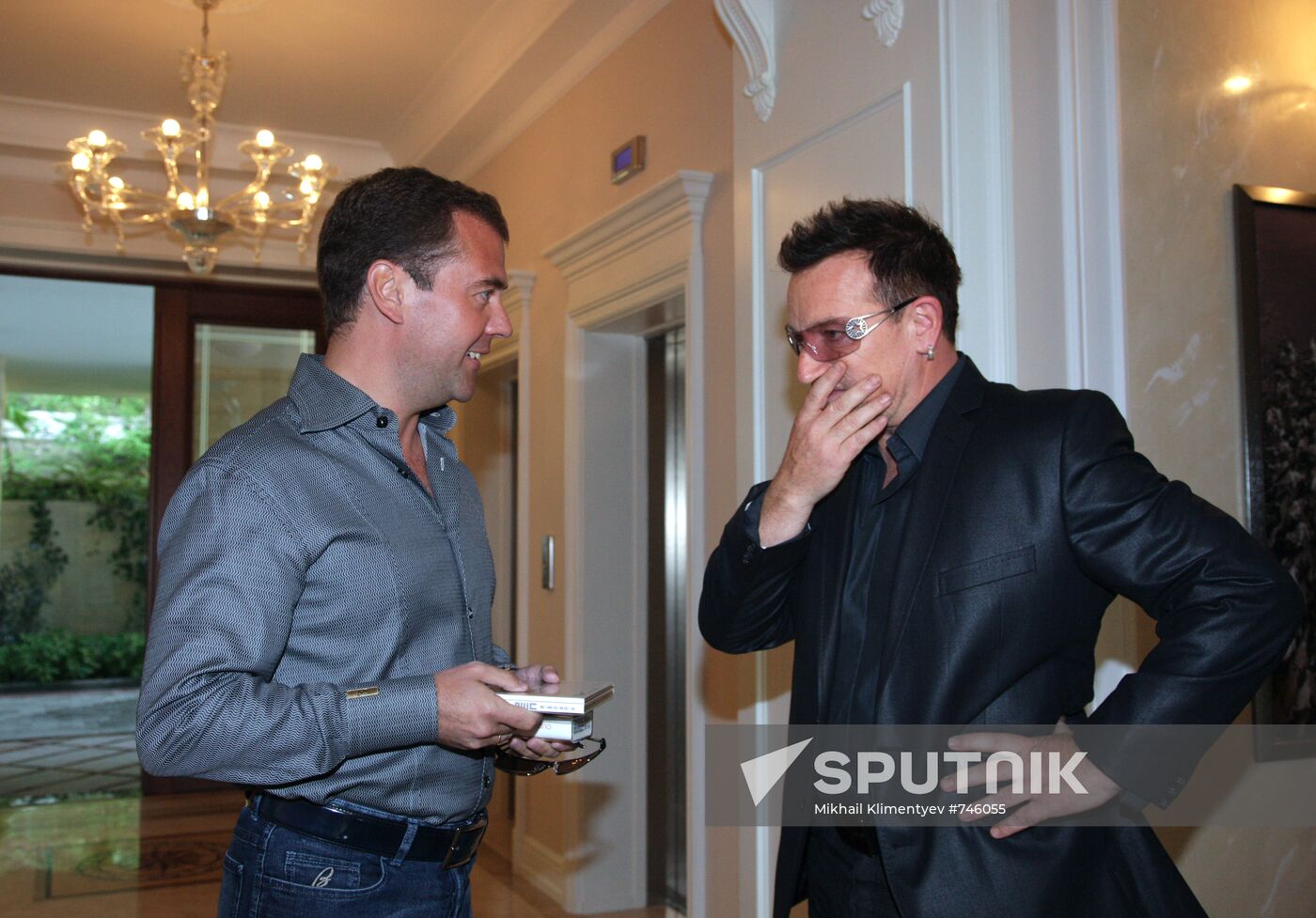 Dmitry Medvedev meets Bono