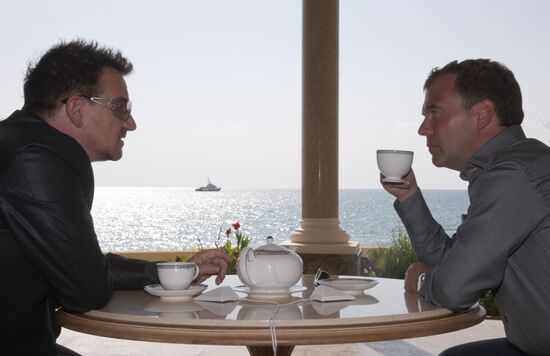 Dmitry Medvedev meets Bono