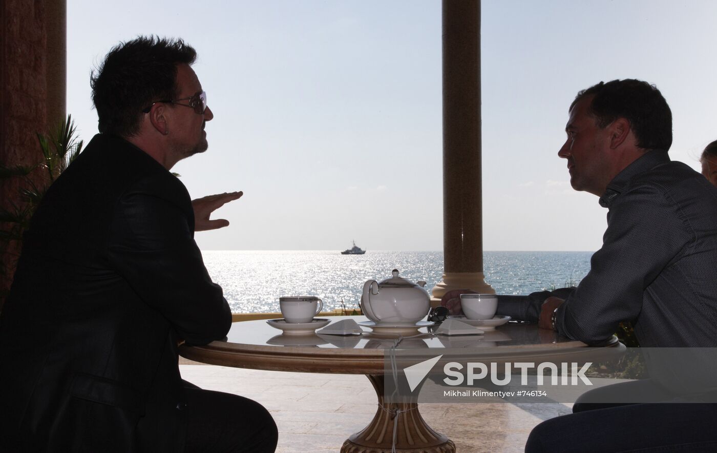 Dmitry Medvedev meets Bono