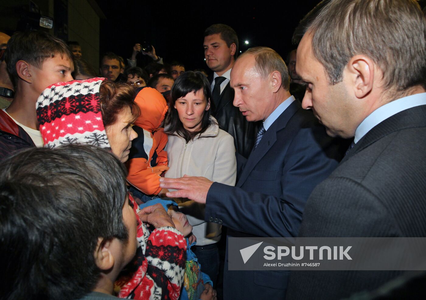 Vladimir Putin visits Cathedral of Holy Life-Giving Trinity