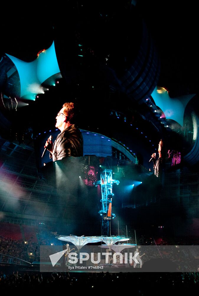 U2 performs in Moscow