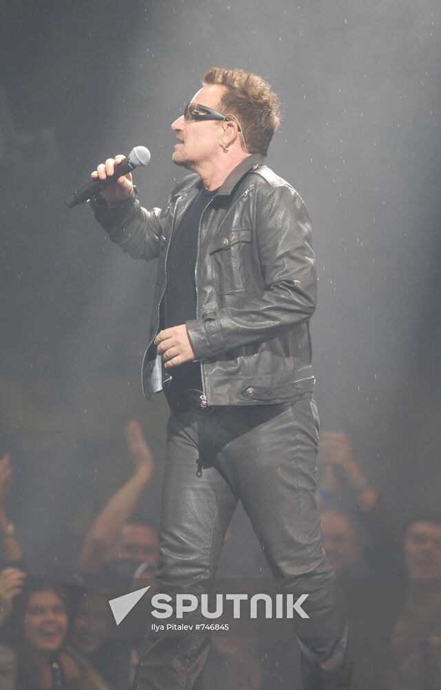 U2 performs in Moscow