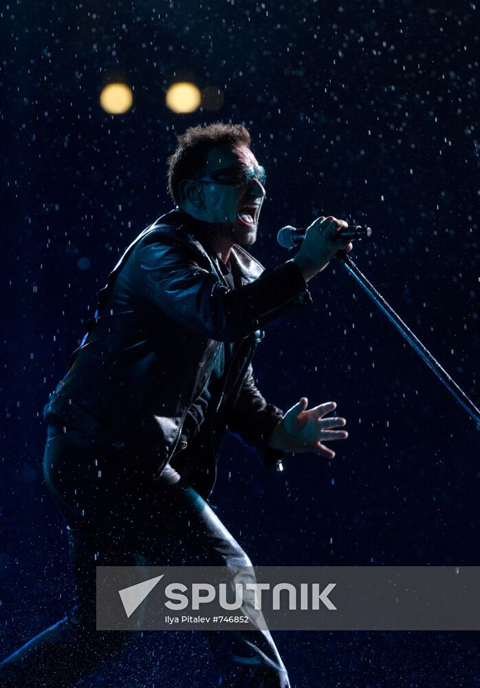 U2 performs in Moscow