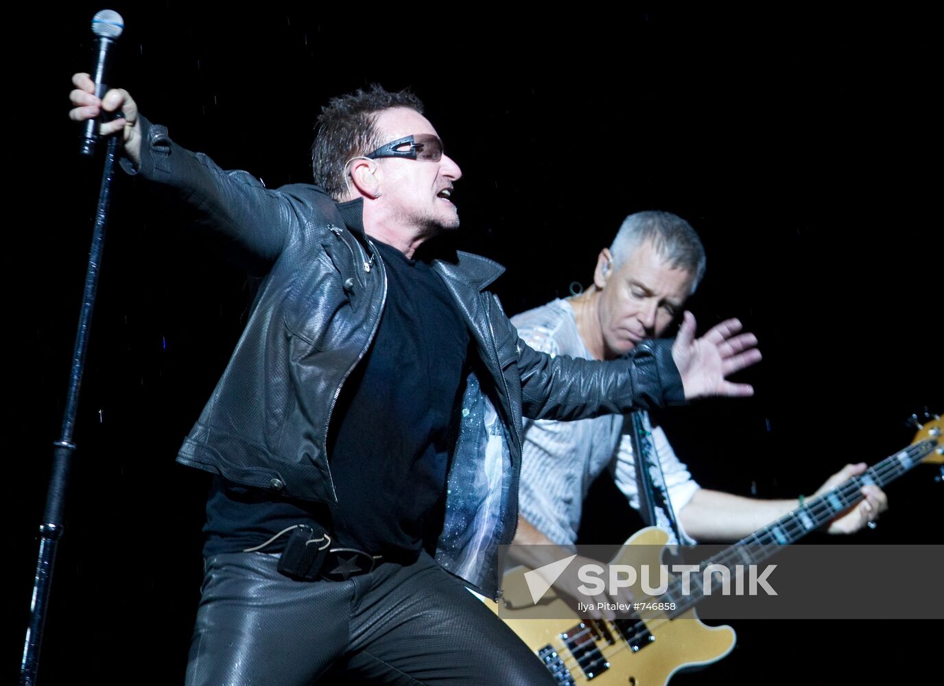 U2 performs in Moscow