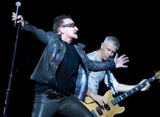 U2 performs in Moscow