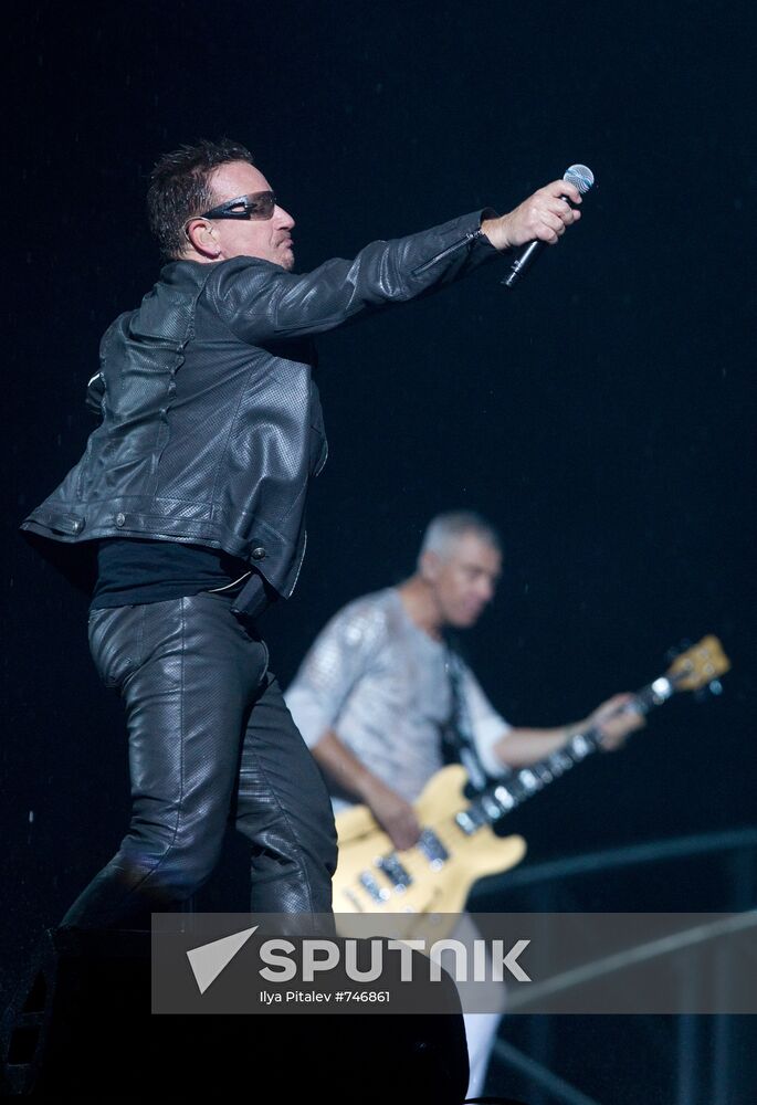 U2 performs in Moscow