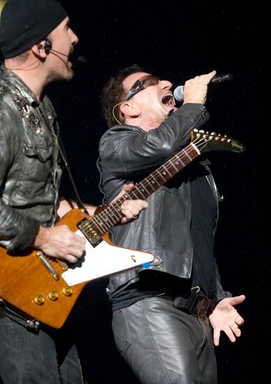 U2 performs in Moscow