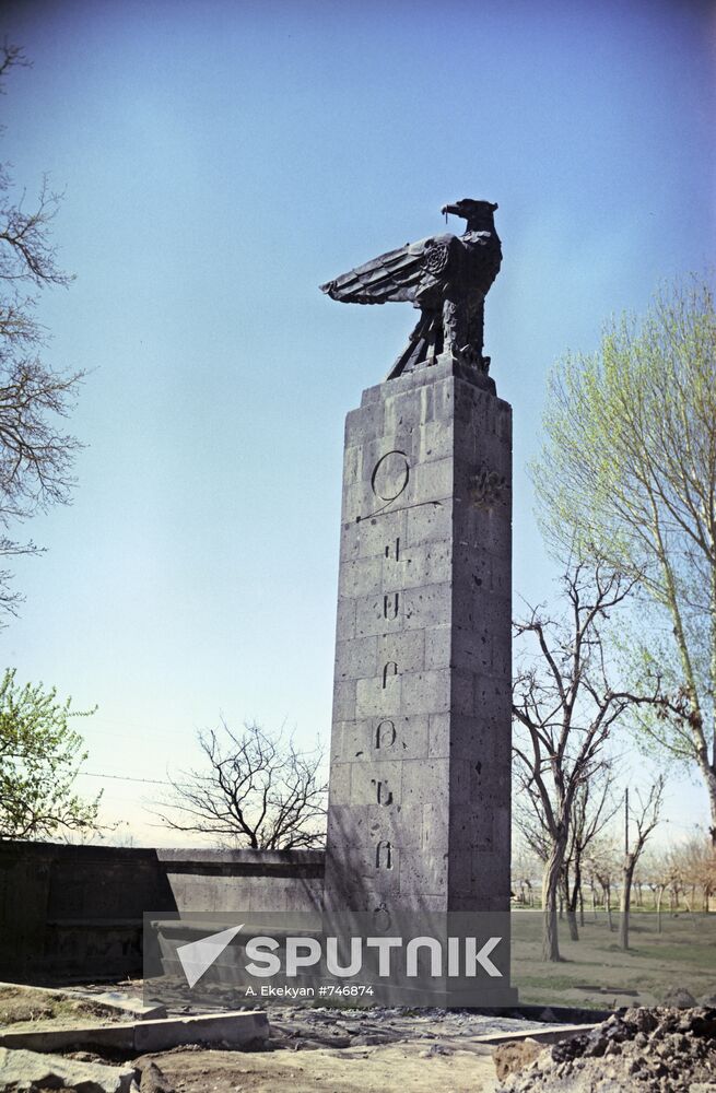 Monument in front of entrance to Zvartnots Cathedral