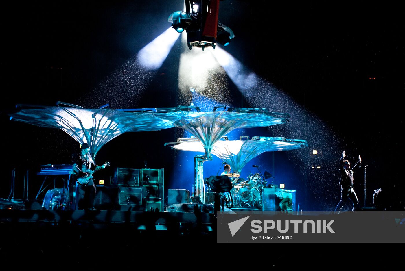 U2 performs in Moscow