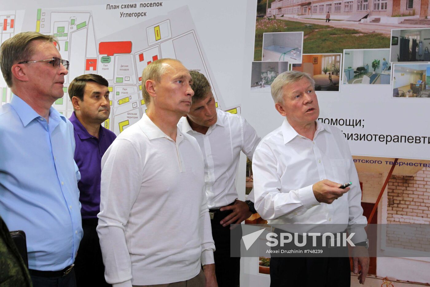 Vladimir Putin visits Vostochny Space Centre