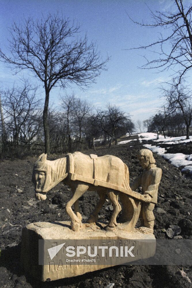 "Peasant" wooden sculpture, by A. Pupko