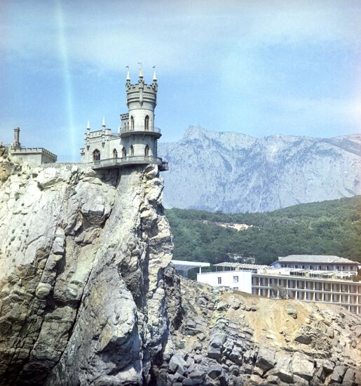 "Swallow's nest" castle