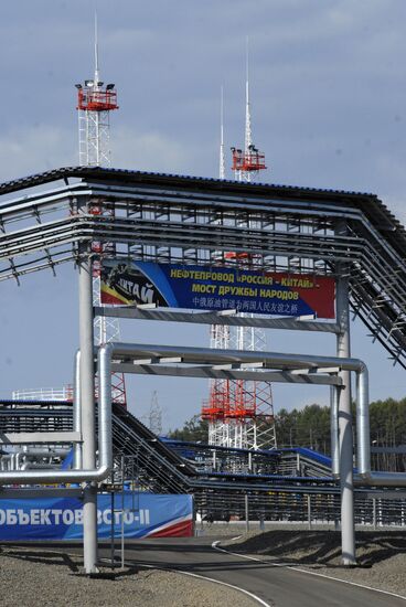 Oil pipe section from Russia to Chinese border launched