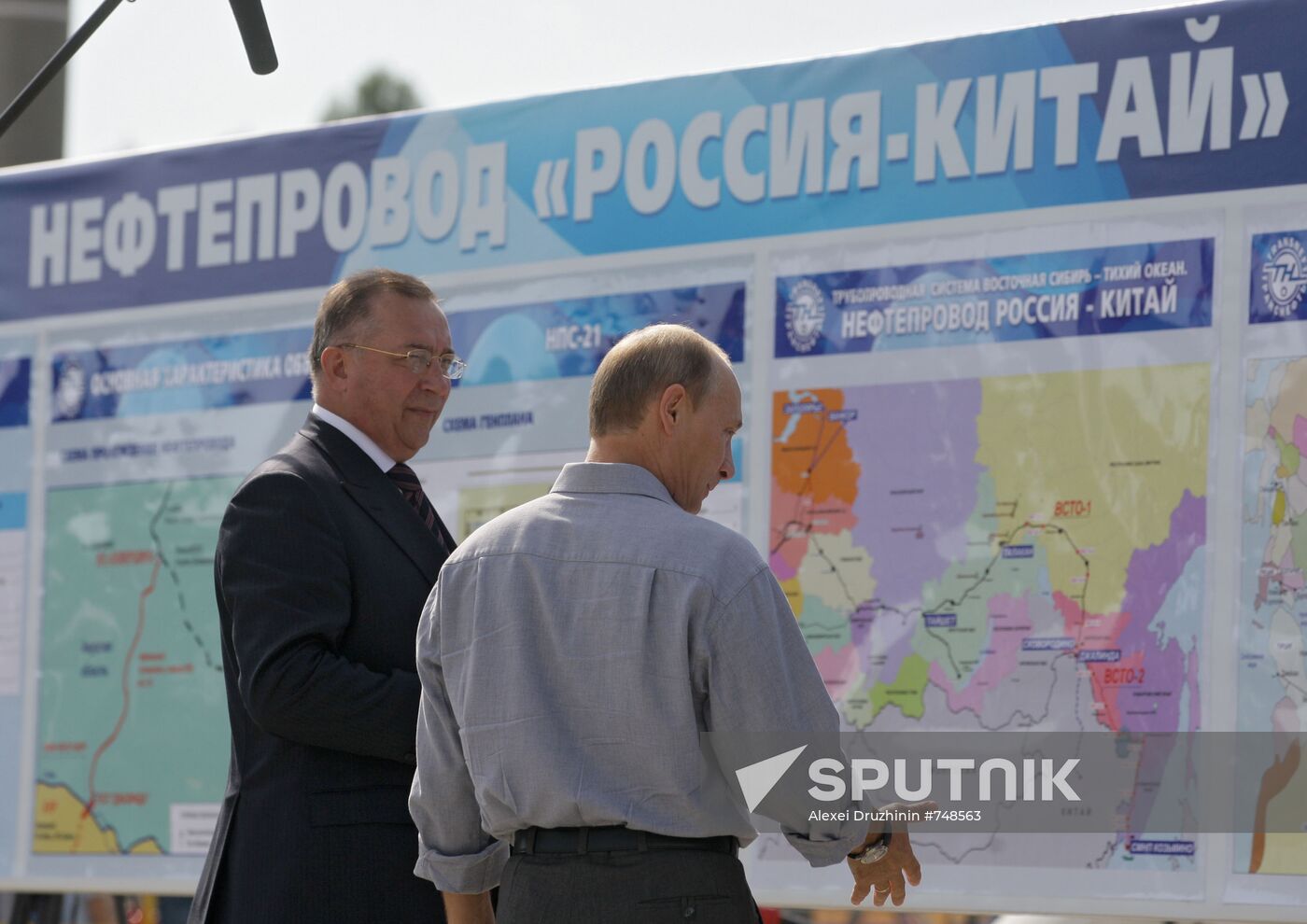 Putin opens Russian section of oil-export route to China