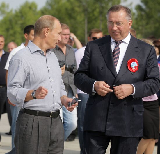 Putin opens Russian section of oil-export route to China
