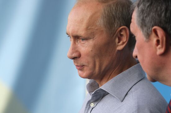 Putin opens Russian section of oil-export route to China