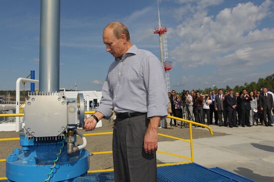 Putin opens Russian section of oil-export route to China