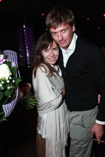 Oksana Robski with escort