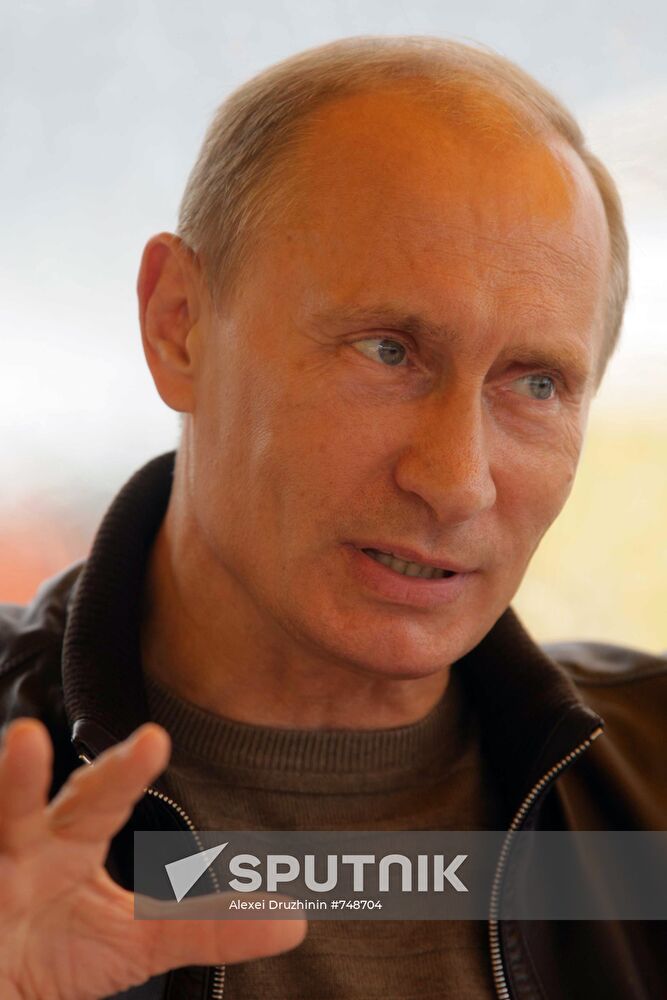 Putin mixes with Chita- Khabarovsk highway workers