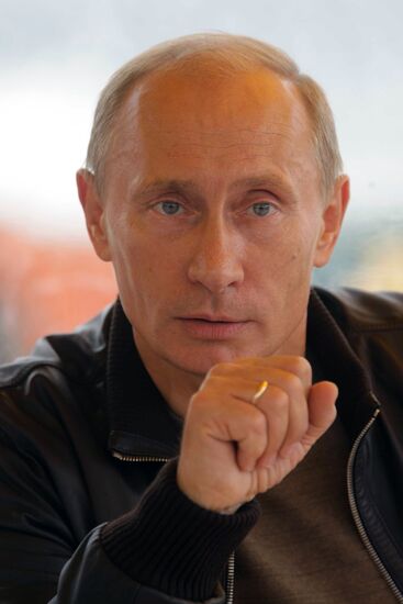 Putin mixes with Chita- Khabarovsk highway workers