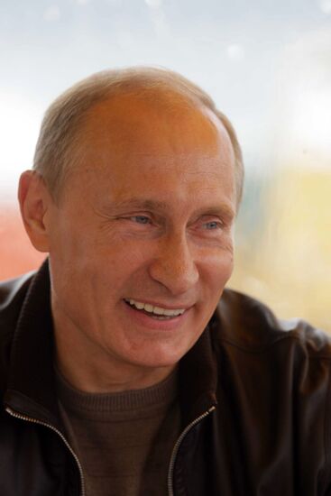 Putin mixes with Chita- Khabarovsk highway workers