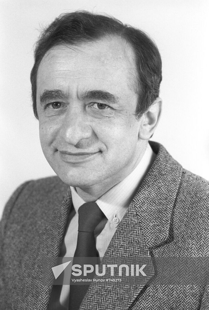 Commentator D. Reznichenko