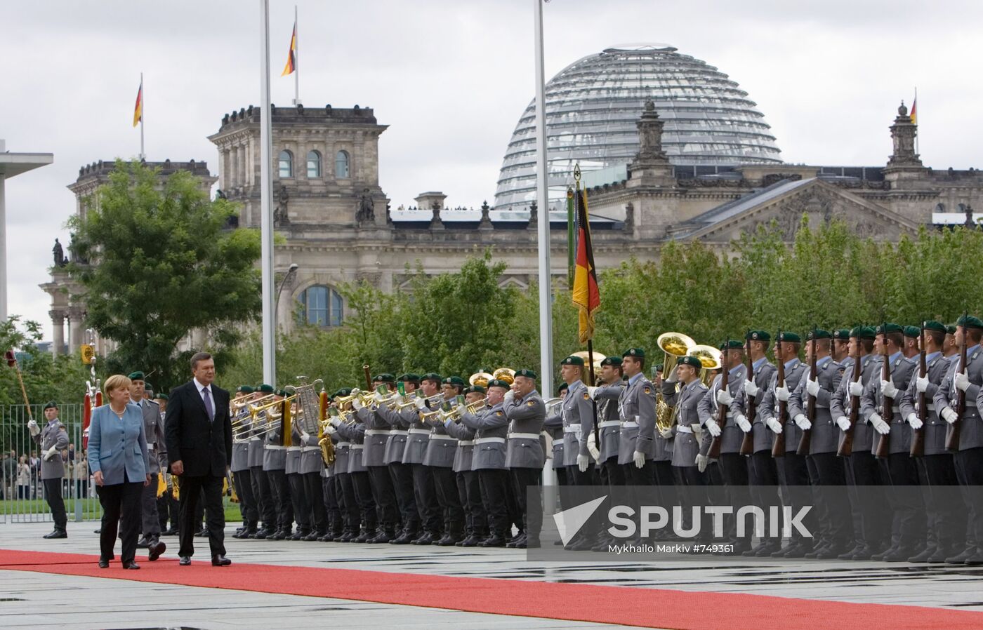 Viktor Yanukovych and Angela Merkel meet in Berlin