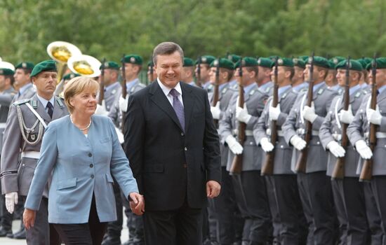Viktor Yanukovych and Angela Merkel meet in Berlin