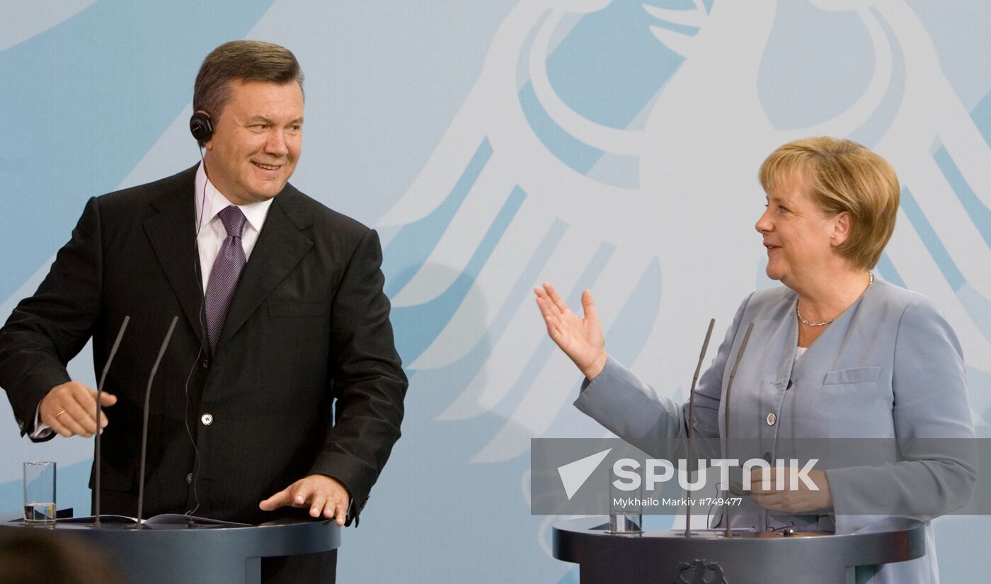 Viktor Yanukovich and Angela Merkel meet in Berlin