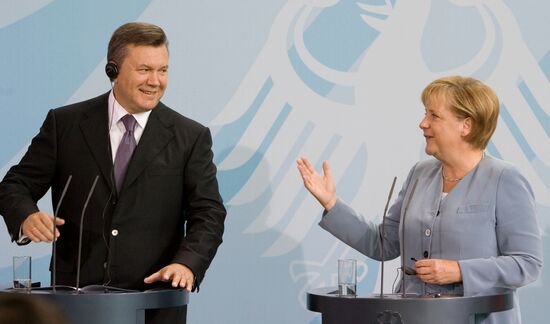 Viktor Yanukovich and Angela Merkel meet in Berlin