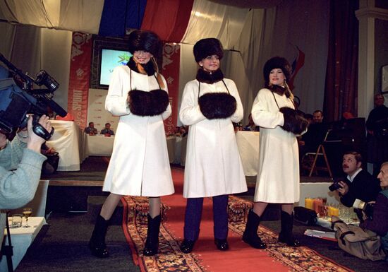 Presentation of sports and ceremonial wear