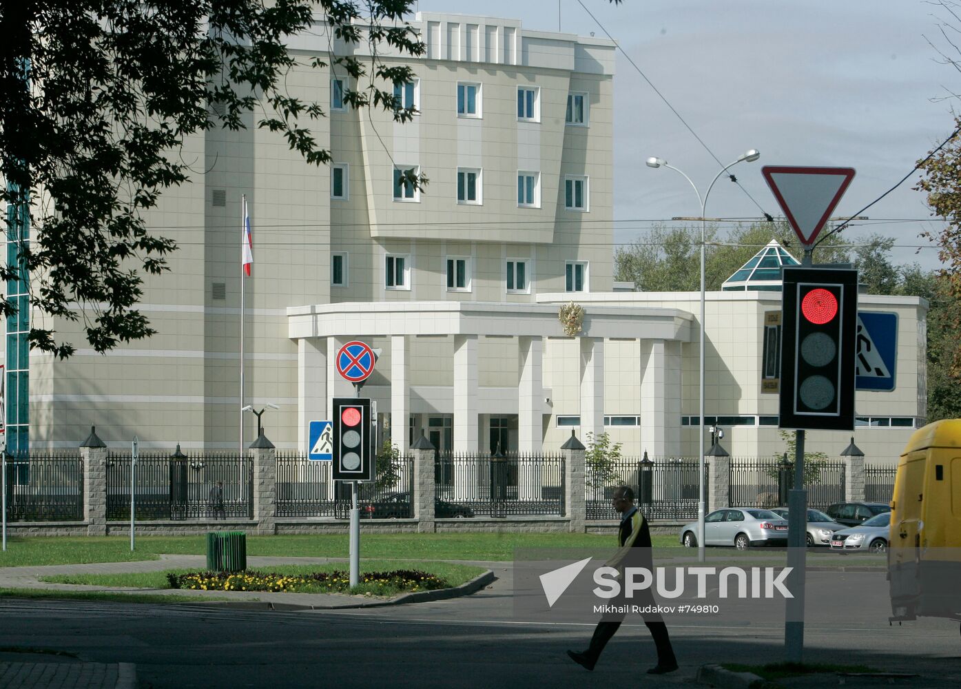 Russian Embassy attacked with Molotov cocktails, Minsk