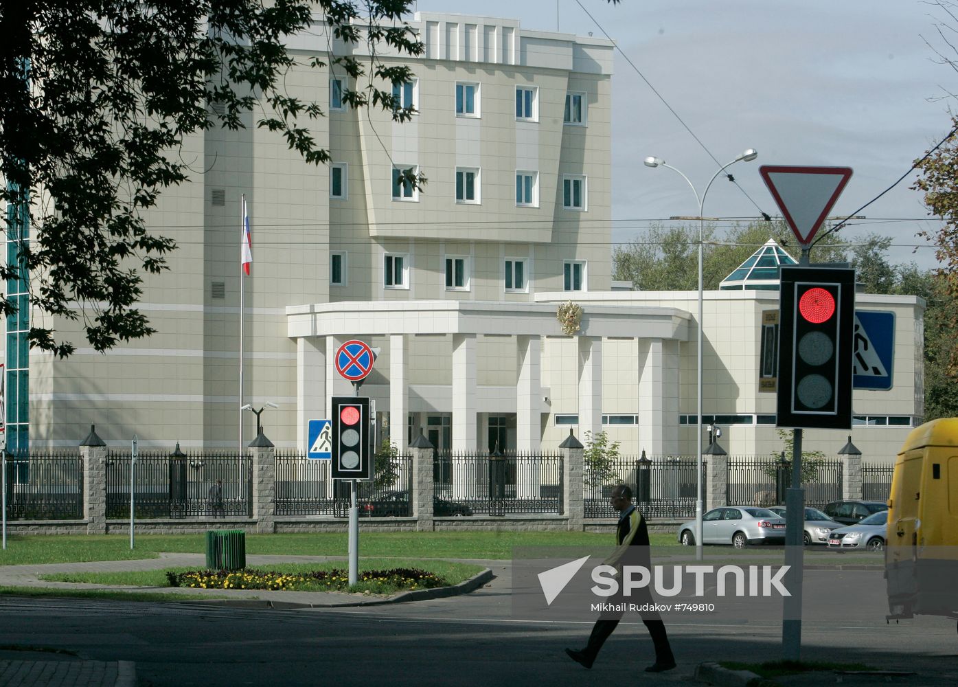 Russian Embassy attacked with Molotov cocktails, Minsk