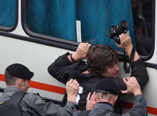 Law enforcement officers deter photojournalist