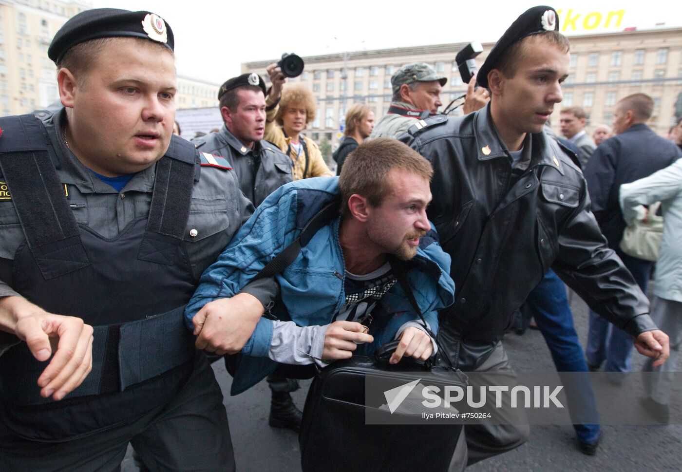 Participants of rally in support of article 31 of Constitution