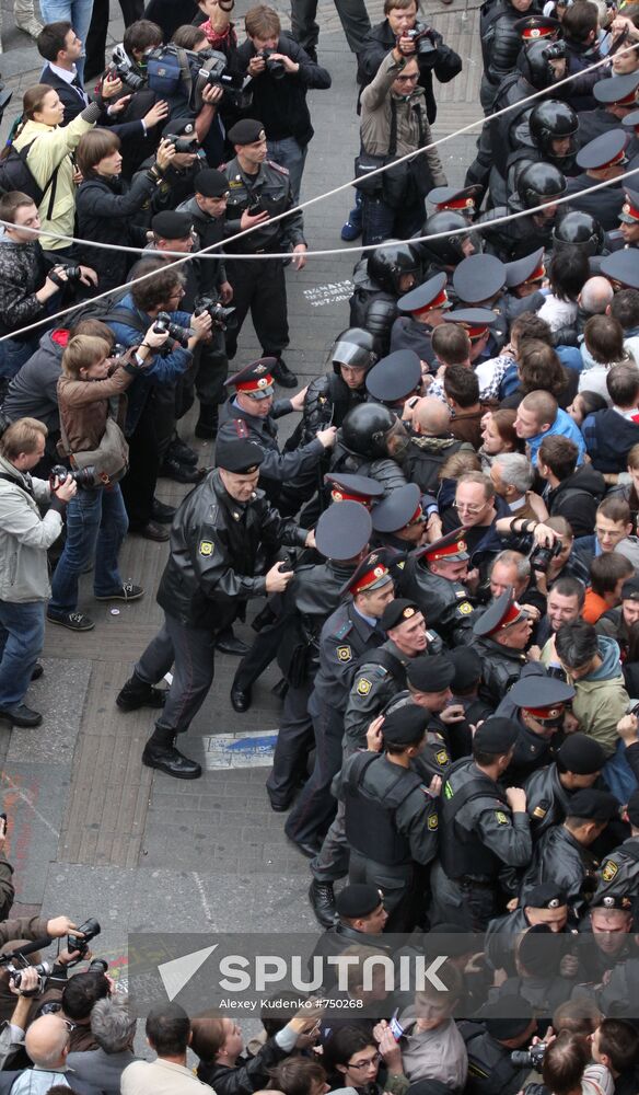 Participants in unauthorized rally in Moscow