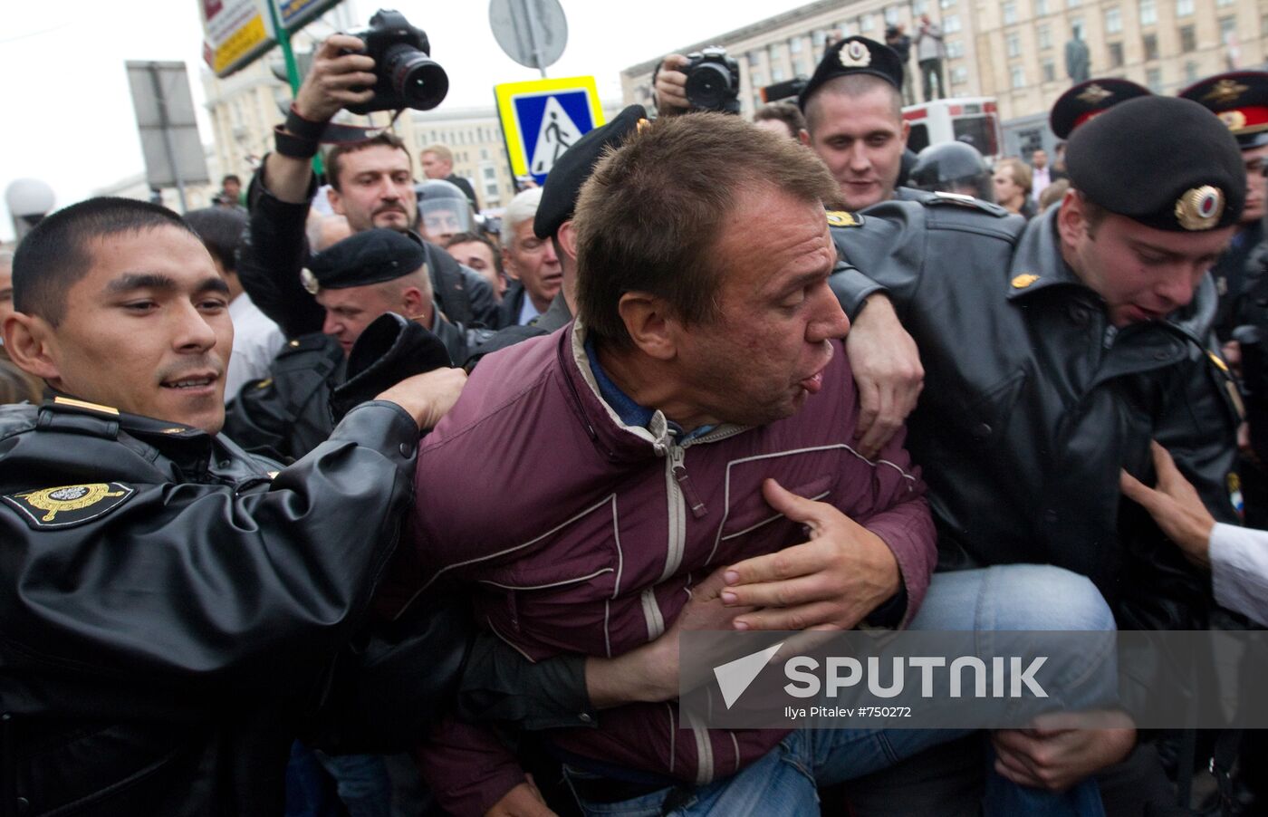 Participants of rally in support of article 31 of Constitution