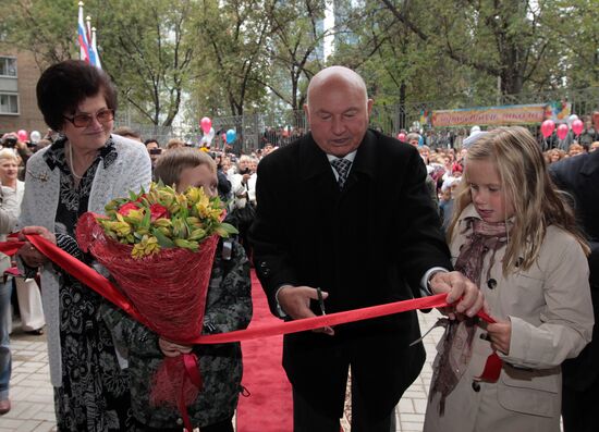 Yury Luzhkov opens new building of school No.56