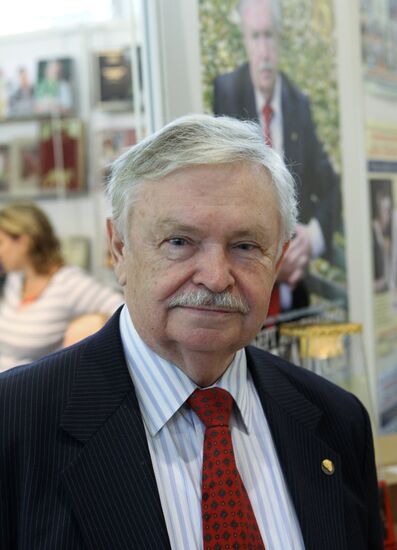 Albert Likhanov